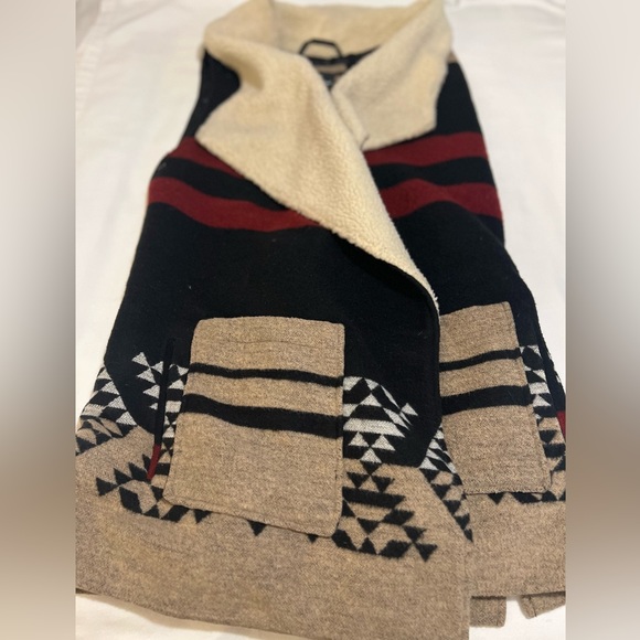 Aztec Print Faux Fur Shearling Asymmetrical Vest - Picture 5 of 5